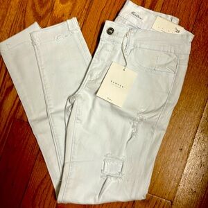 White size 5/26 distressed Kancan jeans
